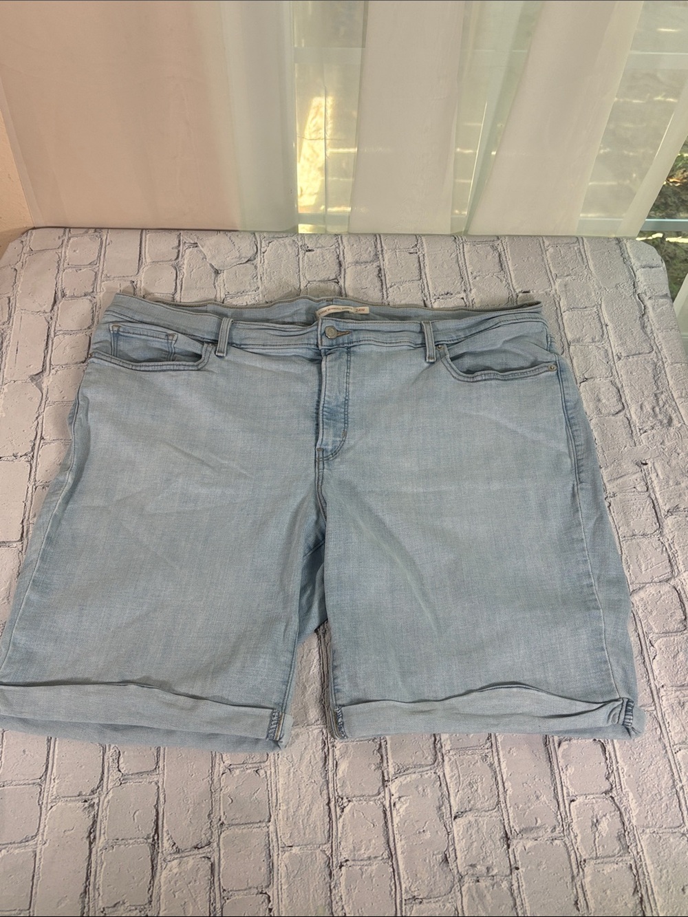 Levi Strauss Women's Light Blue Denim Classic Bermuda Shorts 24W
